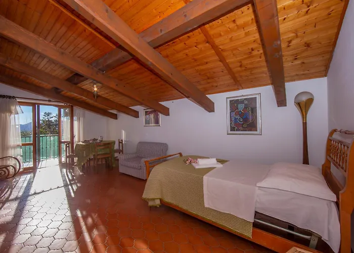 아파트 La Verbanina Private Garden - Happy 기파